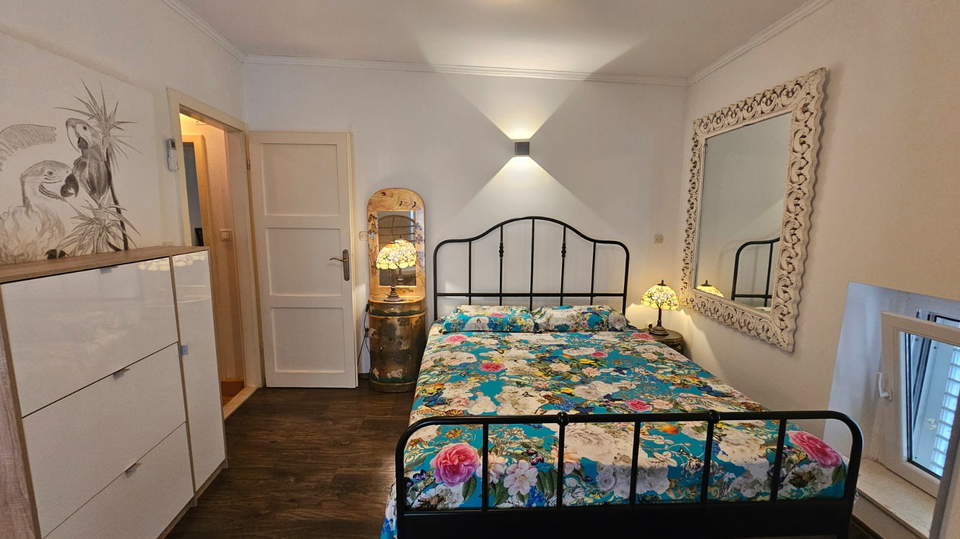 Luksuzna kamnita hi&scaron;a samo 65 m od morja v srcu Ka&scaron;tel Luk&scaron;i&cacute;a&excl;