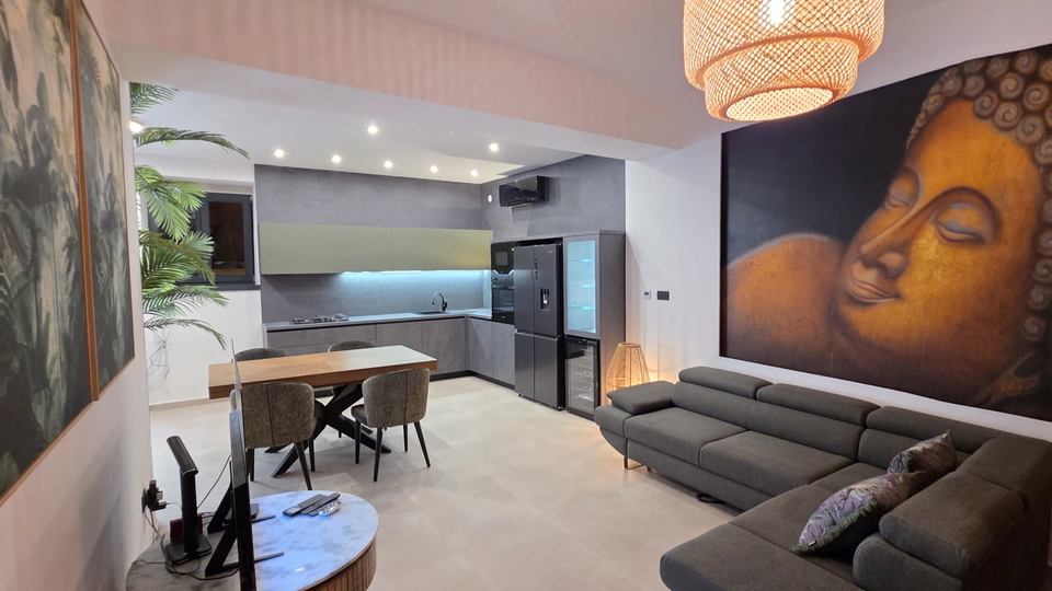 Appartamento moderno completamente ristrutturato a Ka&scaron;tel Stari &ndash; vicinanza al mare e al lungomare&excl;