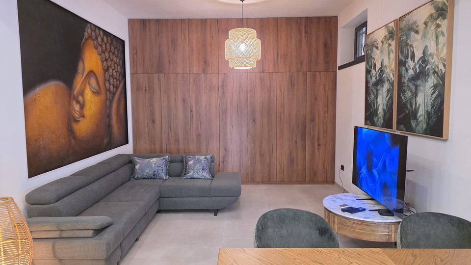 Appartamento moderno completamente ristrutturato a Ka&scaron;tel Stari &ndash; vicinanza al mare e al lungomare&excl;