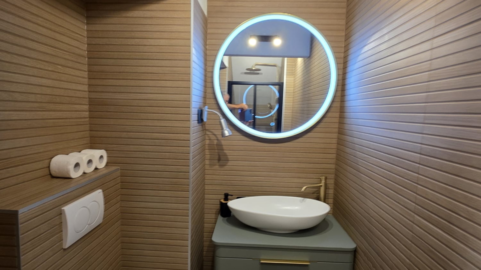 Appartamento moderno completamente ristrutturato a Ka&scaron;tel Stari &ndash; vicinanza al mare e al lungomare&excl;