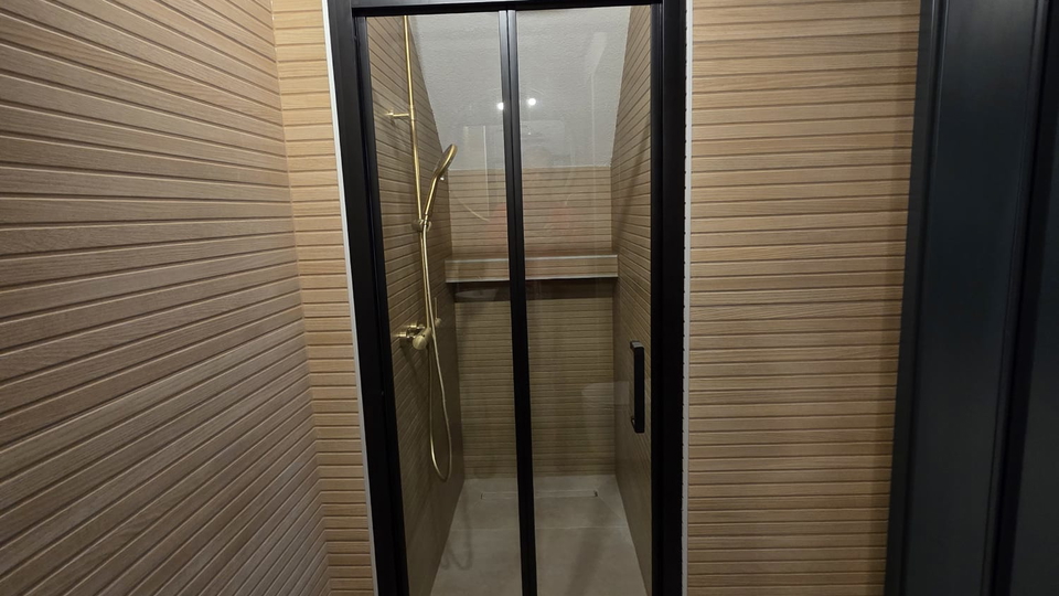 Appartamento moderno completamente ristrutturato a Ka&scaron;tel Stari &ndash; vicinanza al mare e al lungomare&excl;