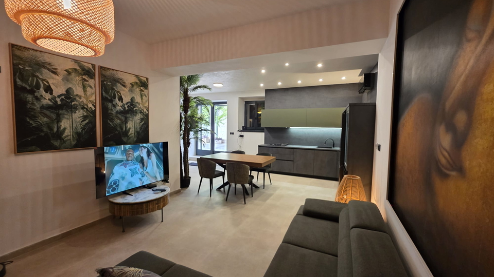 Appartamento moderno completamente ristrutturato a Ka&scaron;tel Stari &ndash; vicinanza al mare e al lungomare&excl;