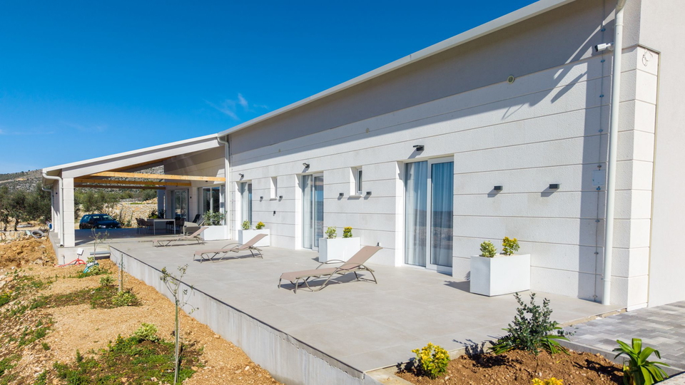 Wundersch&ouml;ne Villa auf einem Grundst&uuml;ck von 20&period;135 m&sup2; mit Panoramablick &uuml;ber Rogoznica&excl;