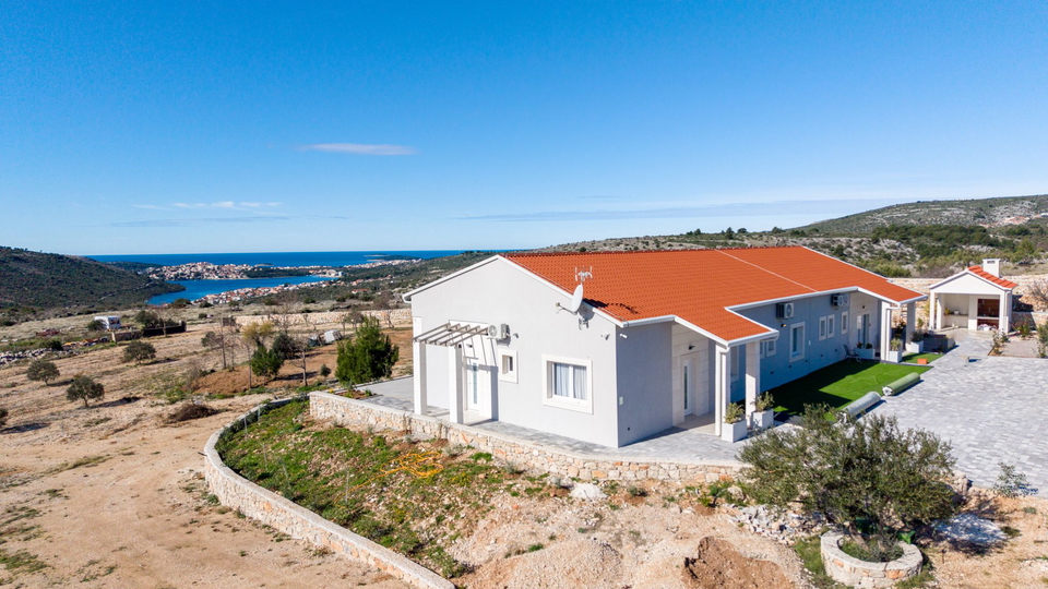 Wundersch&ouml;ne Villa auf einem Grundst&uuml;ck von 20&period;135 m&sup2; mit Panoramablick &uuml;ber Rogoznica&excl;