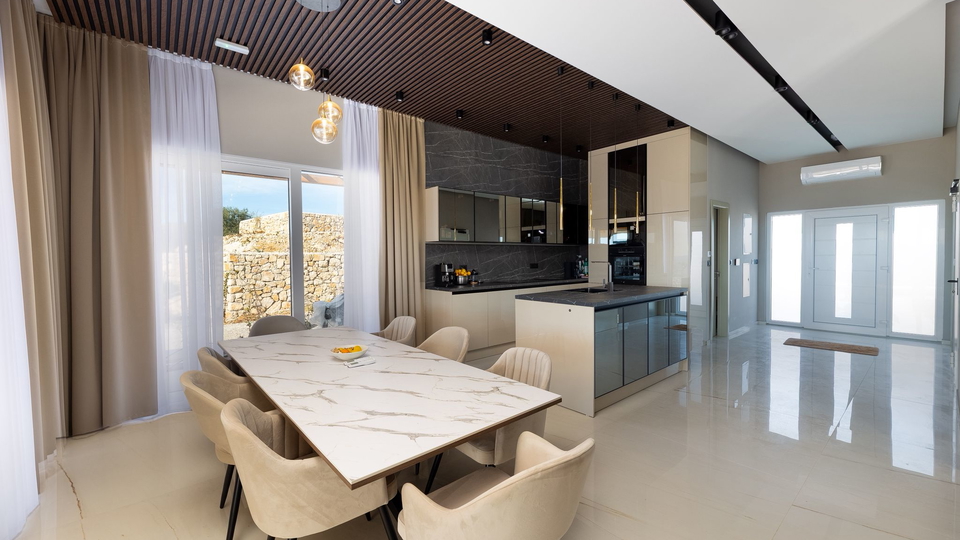 Wundersch&ouml;ne Villa auf einem Grundst&uuml;ck von 20&period;135 m&sup2; mit Panoramablick &uuml;ber Rogoznica&excl;