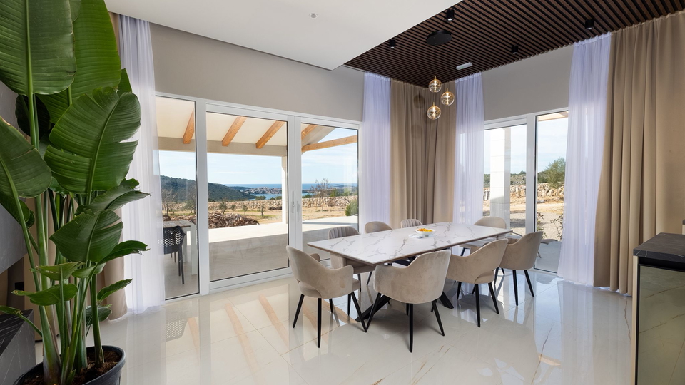 Wundersch&ouml;ne Villa auf einem Grundst&uuml;ck von 20&period;135 m&sup2; mit Panoramablick &uuml;ber Rogoznica&excl;