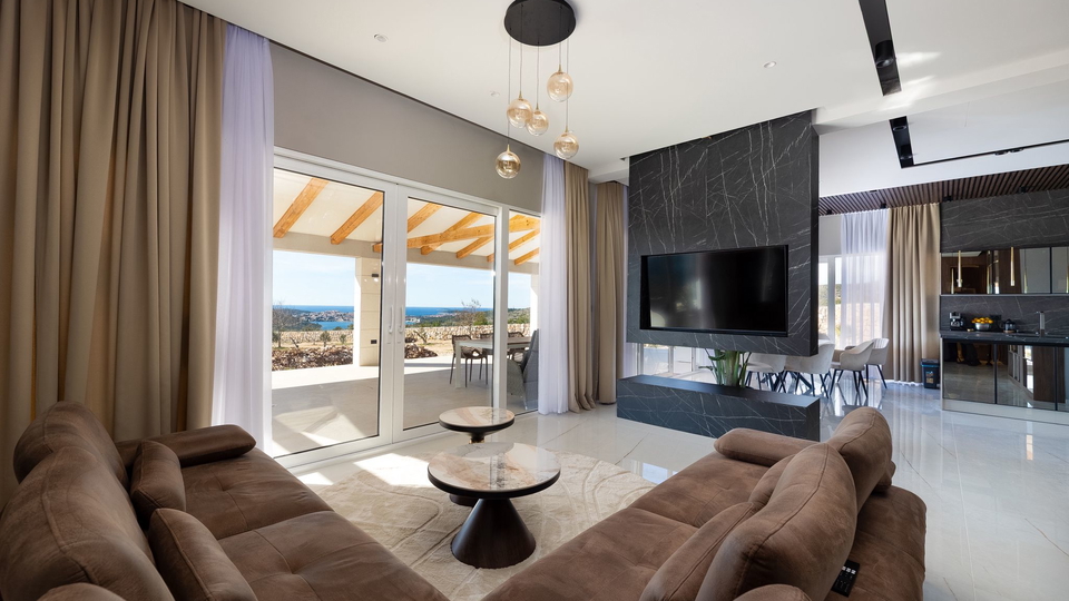 Wundersch&ouml;ne Villa auf einem Grundst&uuml;ck von 20&period;135 m&sup2; mit Panoramablick &uuml;ber Rogoznica&excl;