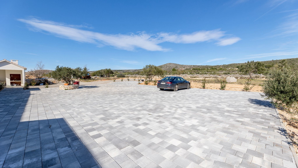 Wundersch&ouml;ne Villa auf einem Grundst&uuml;ck von 20&period;135 m&sup2; mit Panoramablick &uuml;ber Rogoznica&excl;