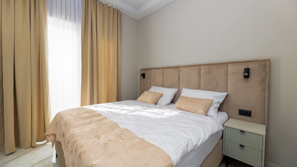 Wundersch&ouml;ne Villa auf einem Grundst&uuml;ck von 20&period;135 m&sup2; mit Panoramablick &uuml;ber Rogoznica&excl;