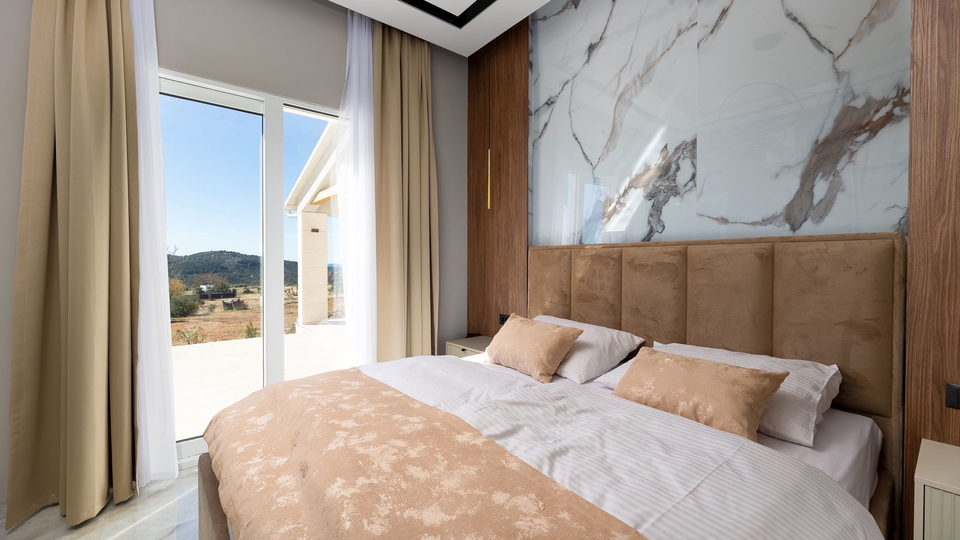 Wundersch&ouml;ne Villa auf einem Grundst&uuml;ck von 20&period;135 m&sup2; mit Panoramablick &uuml;ber Rogoznica&excl;