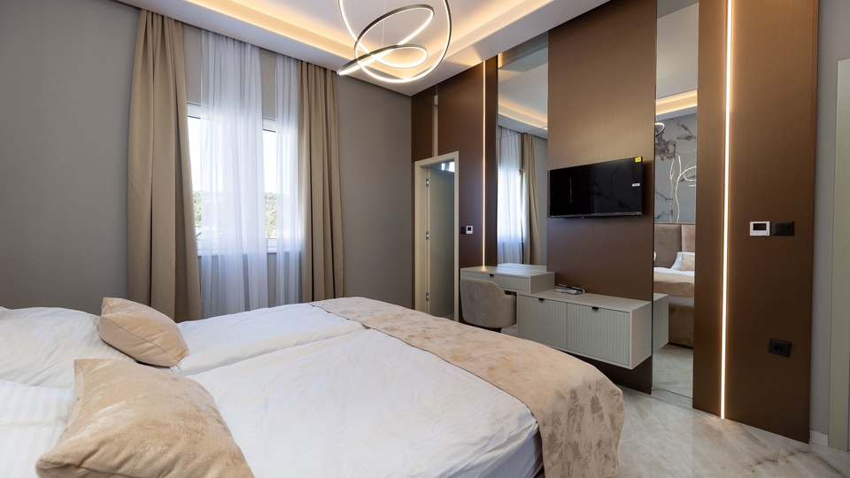 Wundersch&ouml;ne Villa auf einem Grundst&uuml;ck von 20&period;135 m&sup2; mit Panoramablick &uuml;ber Rogoznica&excl;