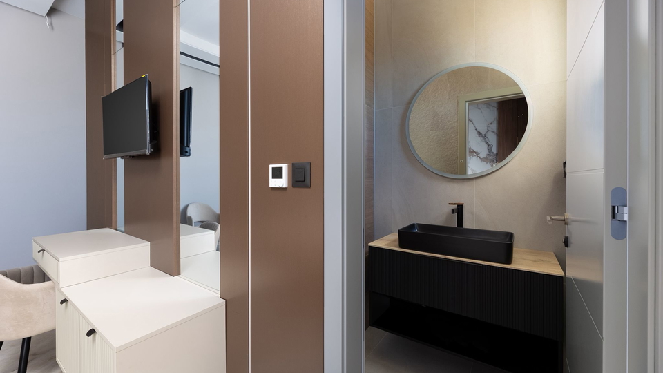 Wundersch&ouml;ne Villa auf einem Grundst&uuml;ck von 20&period;135 m&sup2; mit Panoramablick &uuml;ber Rogoznica&excl;