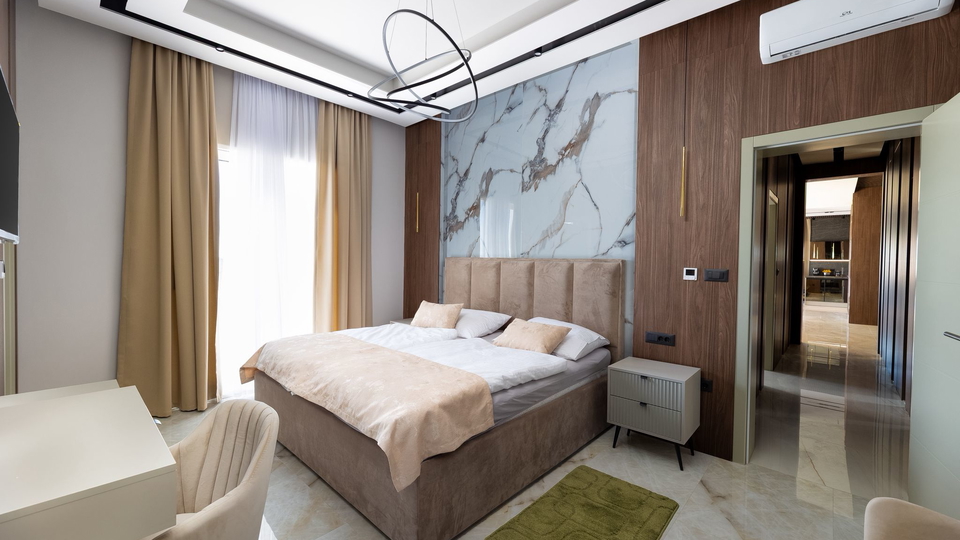 Wundersch&ouml;ne Villa auf einem Grundst&uuml;ck von 20&period;135 m&sup2; mit Panoramablick &uuml;ber Rogoznica&excl;