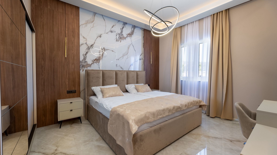 Wundersch&ouml;ne Villa auf einem Grundst&uuml;ck von 20&period;135 m&sup2; mit Panoramablick &uuml;ber Rogoznica&excl;