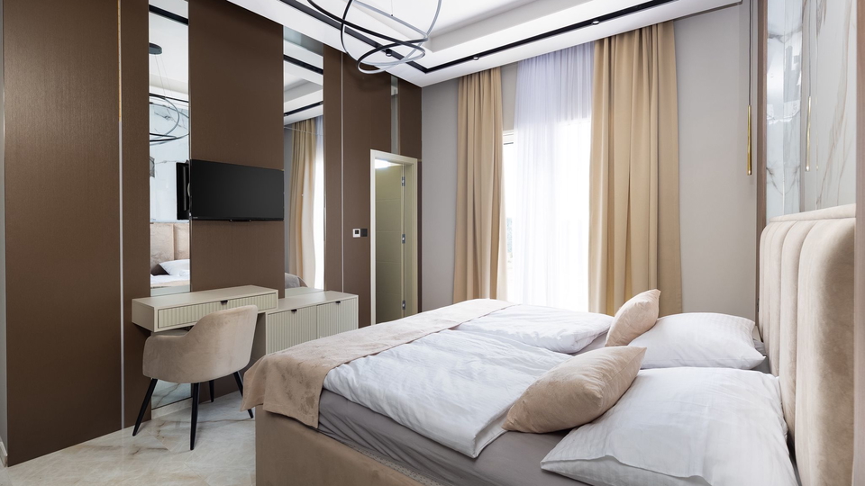 Wundersch&ouml;ne Villa auf einem Grundst&uuml;ck von 20&period;135 m&sup2; mit Panoramablick &uuml;ber Rogoznica&excl;