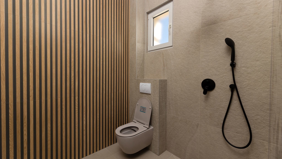 Wundersch&ouml;ne Villa auf einem Grundst&uuml;ck von 20&period;135 m&sup2; mit Panoramablick &uuml;ber Rogoznica&excl;