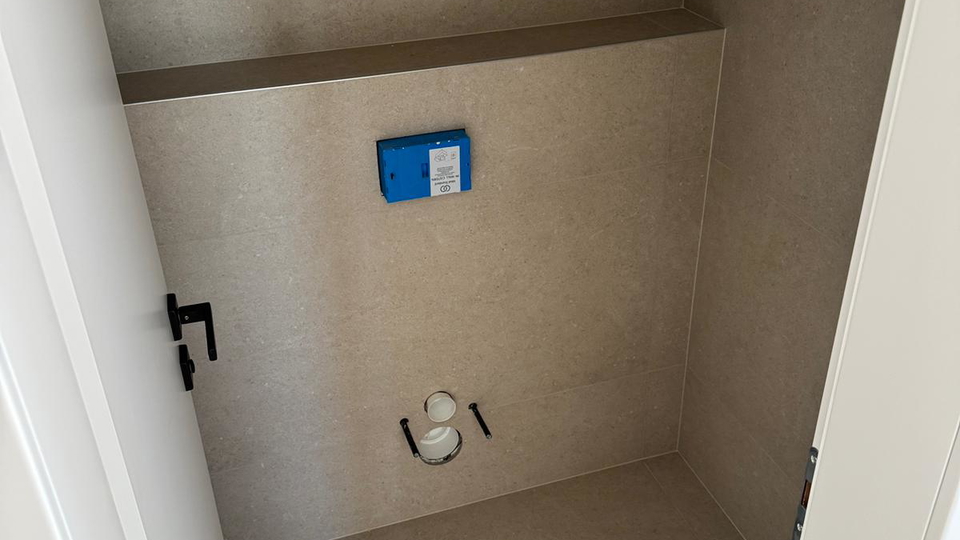 Prostorno stanovanje v novogradnji z razgledom na morje na &Ccaron;iovu&excl;