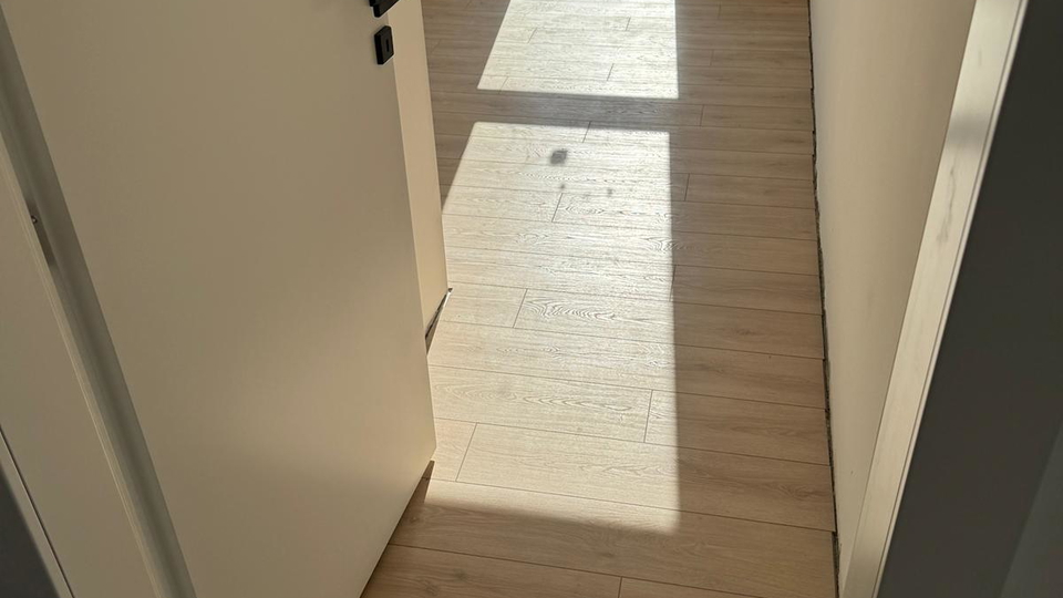 Prostorno stanovanje v novogradnji z razgledom na morje na &Ccaron;iovu&excl;