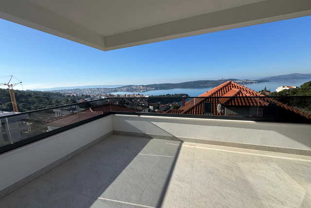 Spacious apartment in a new building with a sea view on Čiovo!