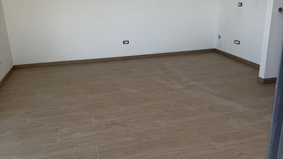 Prostorno stanovanje v novogradnji z razgledom na morje na &Ccaron;iovu&excl;