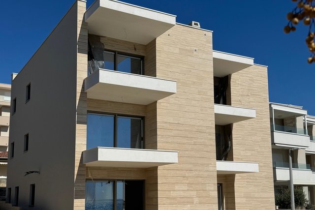 Luksuzni penthouse v prvem vrsti ob morju - Mandre, otok Pag!