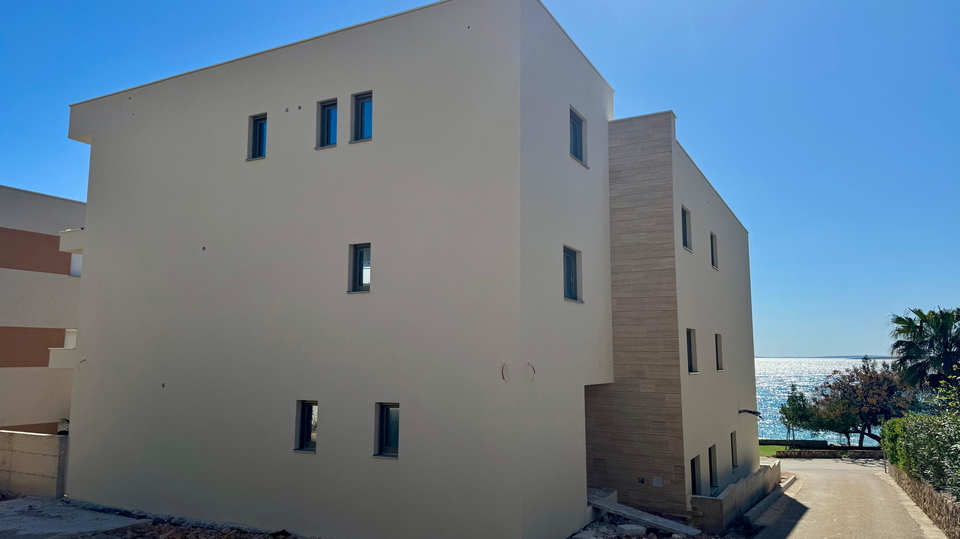 Luksuzni penthouse v prvem vrsti ob morju - Mandre&comma; otok Pag&excl;