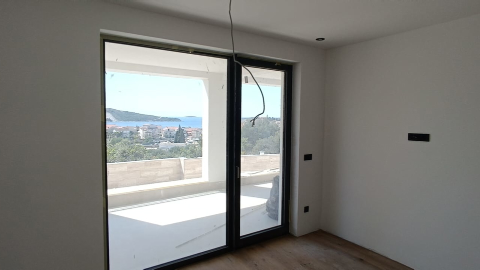 Appartamento di lusso con splendida vista sul mare e sulla citt&agrave; &ndash; Primo&scaron;ten&excl;