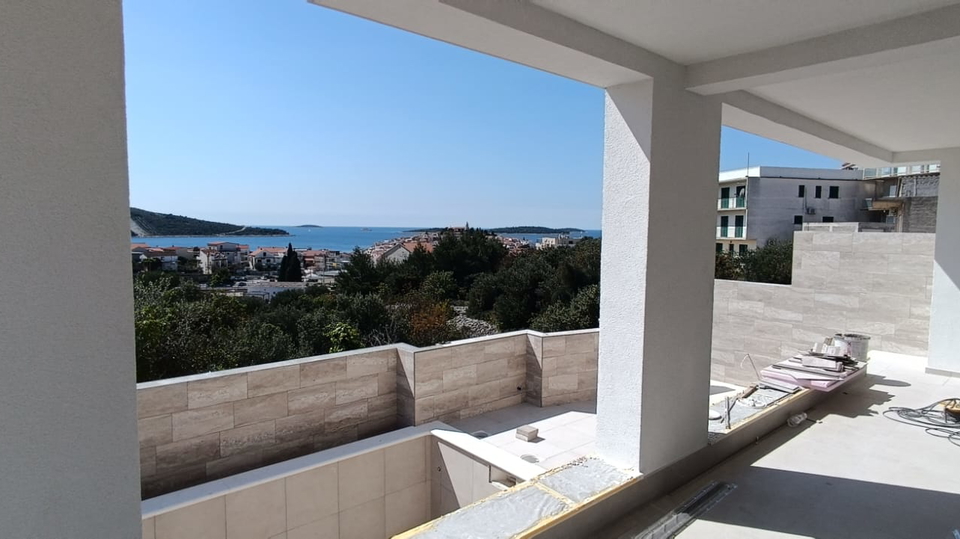 Appartamento di lusso con splendida vista sul mare e sulla citt&agrave; &ndash; Primo&scaron;ten&excl;