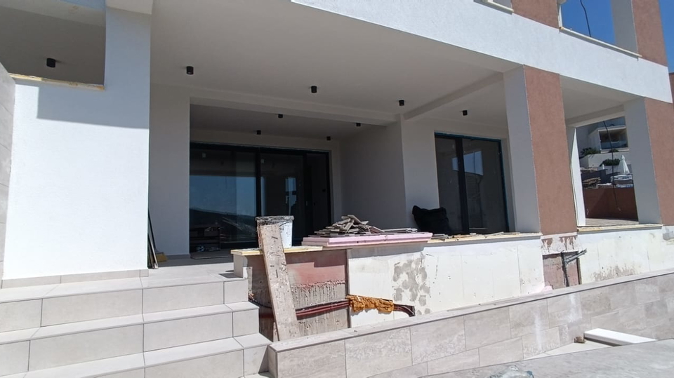 Appartamento di lusso con splendida vista sul mare e sulla citt&agrave; &ndash; Primo&scaron;ten&excl;