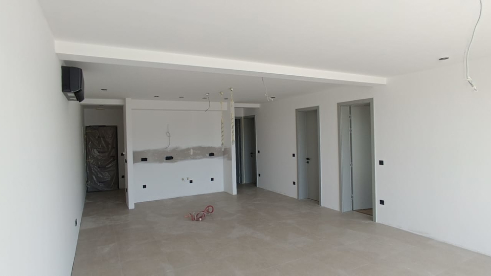 Beautiful apartment with elegant garden and pool 350 m from the sea &ndash; Primo&scaron;ten&excl;