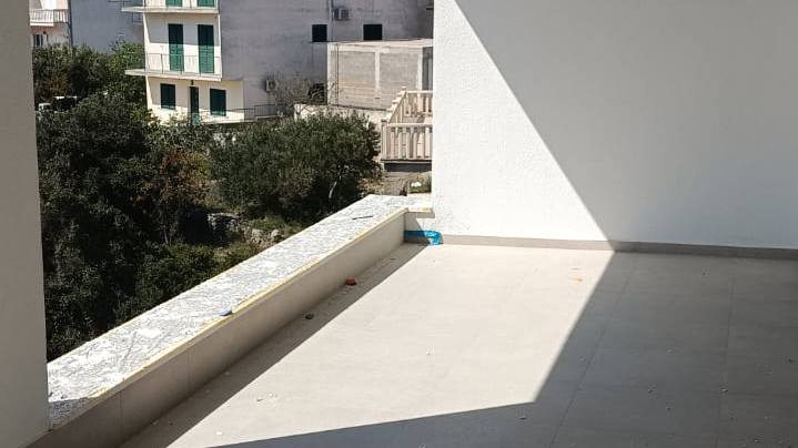 Beautiful apartment with elegant garden and pool 350 m from the sea &ndash; Primo&scaron;ten&excl;