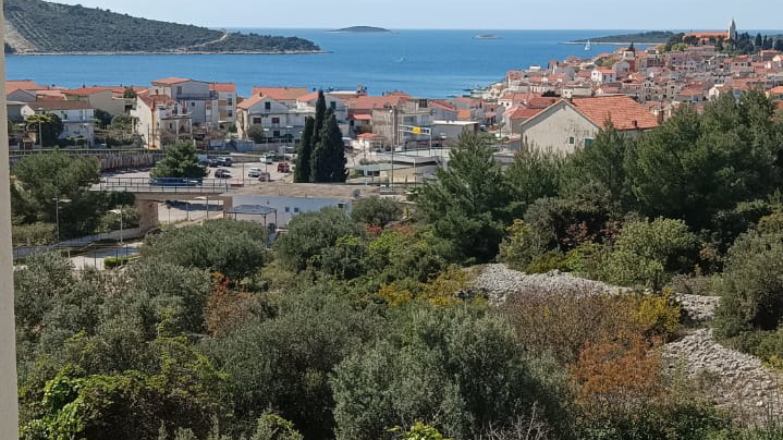 Beautiful apartment with elegant garden and pool 350 m from the sea &ndash; Primo&scaron;ten&excl;