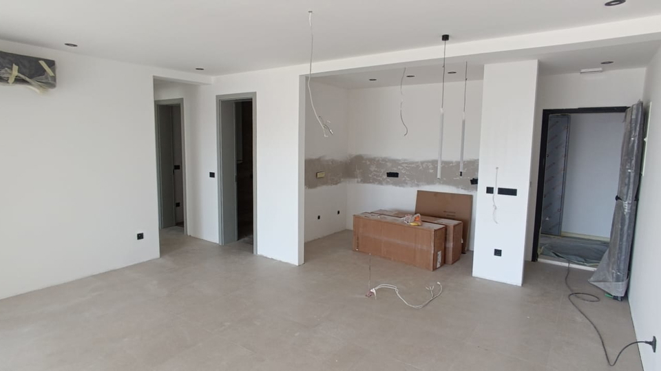 Luxury three-bedroom apartment with pool and garden &ndash; Primo&scaron;ten&excl;