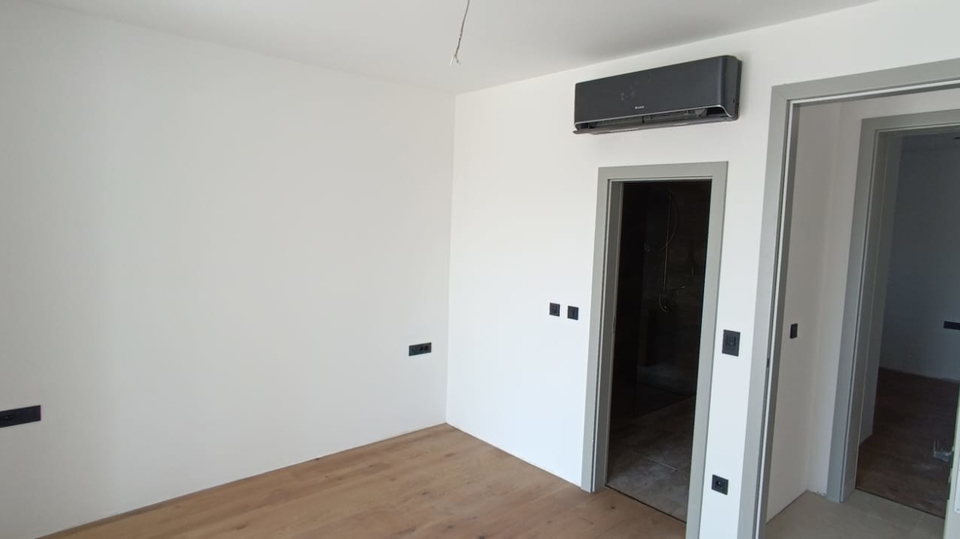 Luxury three-bedroom apartment with pool and garden &ndash; Primo&scaron;ten&excl;