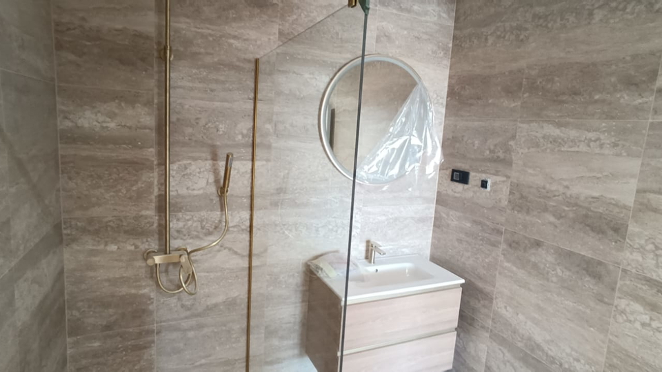 Luxury three-bedroom apartment with pool and garden &ndash; Primo&scaron;ten&excl;