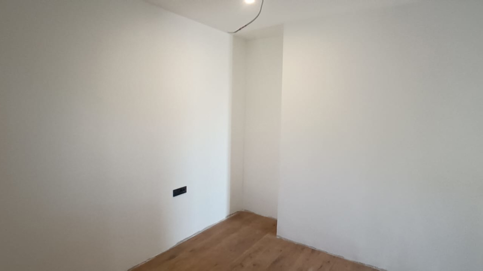 Luxury three-bedroom apartment with pool and garden &ndash; Primo&scaron;ten&excl;