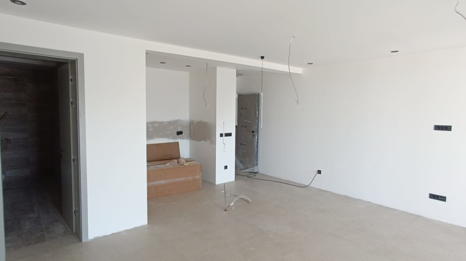 Luxury three-bedroom apartment with pool and garden &ndash; Primo&scaron;ten&excl;