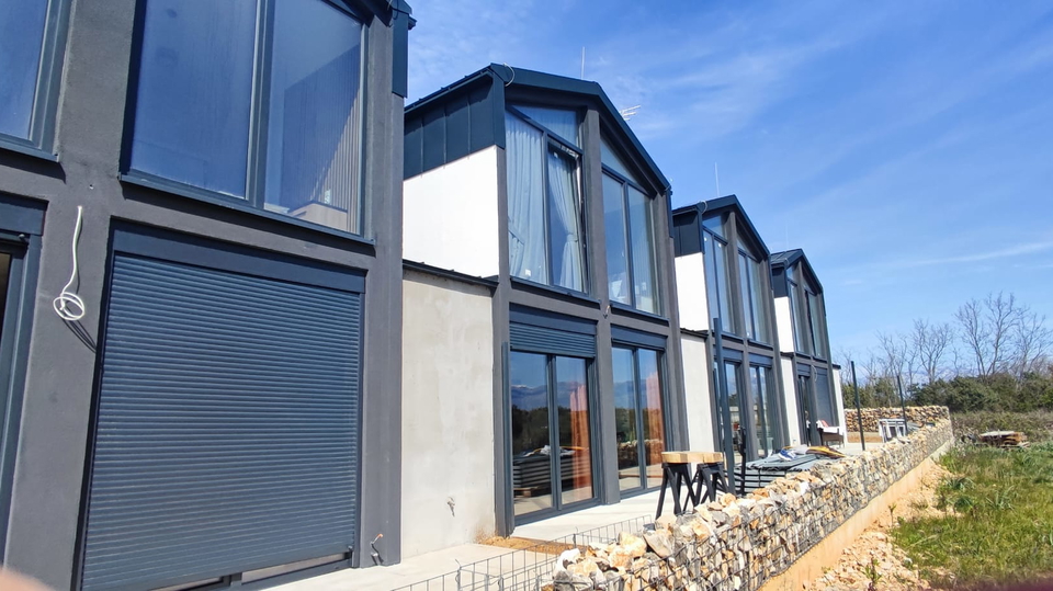 Nova moderna ku&cacute;a u Zatonu&colon; savr&scaron;eni spoj luksuza i prirode&excl;