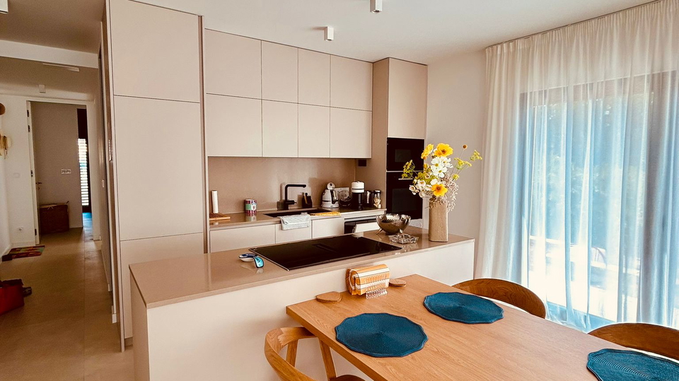 Luxury apartment with garden and pool first line to the beach &ndash; Seget Donji&excl;