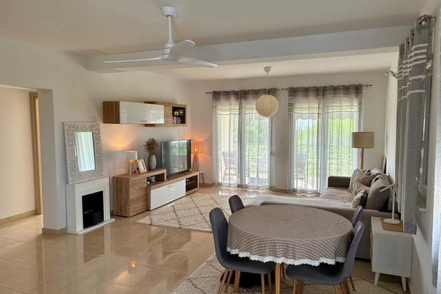 Просторная квартира с террасой и садом в 180 м от пляжа в окрестностях Задара!