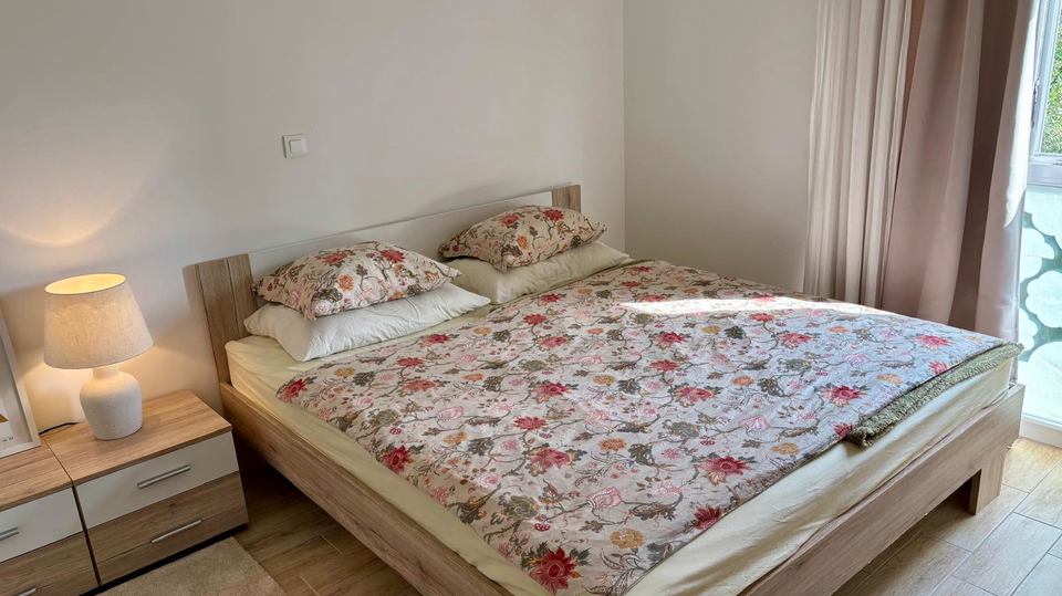 &Pcy;&rcy;&ocy;&scy;&tcy;&ocy;&rcy;&ncy;&acy;&yacy; &kcy;&vcy;&acy;&rcy;&tcy;&icy;&rcy;&acy; &scy; &tcy;&iecy;&rcy;&rcy;&acy;&scy;&ocy;&jcy; &icy; &scy;&acy;&dcy;&ocy;&mcy; &vcy; 180 &mcy; &ocy;&tcy; &pcy;&lcy;&yacy;&zhcy;&acy; &vcy; &ocy;&kcy;&rcy;&iecy;&scy;&tcy;&ncy;&ocy;&scy;&tcy;&yacy;&khcy; &Zcy;&acy;&dcy;&acy;&rcy;&acy;&excl;