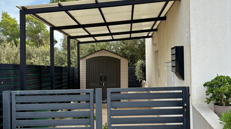 &Pcy;&rcy;&ocy;&scy;&tcy;&ocy;&rcy;&ncy;&acy;&yacy; &kcy;&vcy;&acy;&rcy;&tcy;&icy;&rcy;&acy; &scy; &tcy;&iecy;&rcy;&rcy;&acy;&scy;&ocy;&jcy; &icy; &scy;&acy;&dcy;&ocy;&mcy; &vcy; 180 &mcy; &ocy;&tcy; &pcy;&lcy;&yacy;&zhcy;&acy; &vcy; &ocy;&kcy;&rcy;&iecy;&scy;&tcy;&ncy;&ocy;&scy;&tcy;&yacy;&khcy; &Zcy;&acy;&dcy;&acy;&rcy;&acy;&excl;