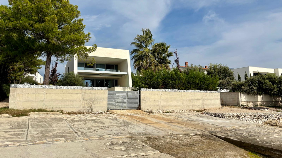 &Pcy;&rcy;&ocy;&scy;&tcy;&ocy;&rcy;&ncy;&acy;&yacy; &kcy;&vcy;&acy;&rcy;&tcy;&icy;&rcy;&acy; &scy; &tcy;&iecy;&rcy;&rcy;&acy;&scy;&ocy;&jcy; &icy; &scy;&acy;&dcy;&ocy;&mcy; &vcy; 180 &mcy; &ocy;&tcy; &pcy;&lcy;&yacy;&zhcy;&acy; &vcy; &ocy;&kcy;&rcy;&iecy;&scy;&tcy;&ncy;&ocy;&scy;&tcy;&yacy;&khcy; &Zcy;&acy;&dcy;&acy;&rcy;&acy;&excl;