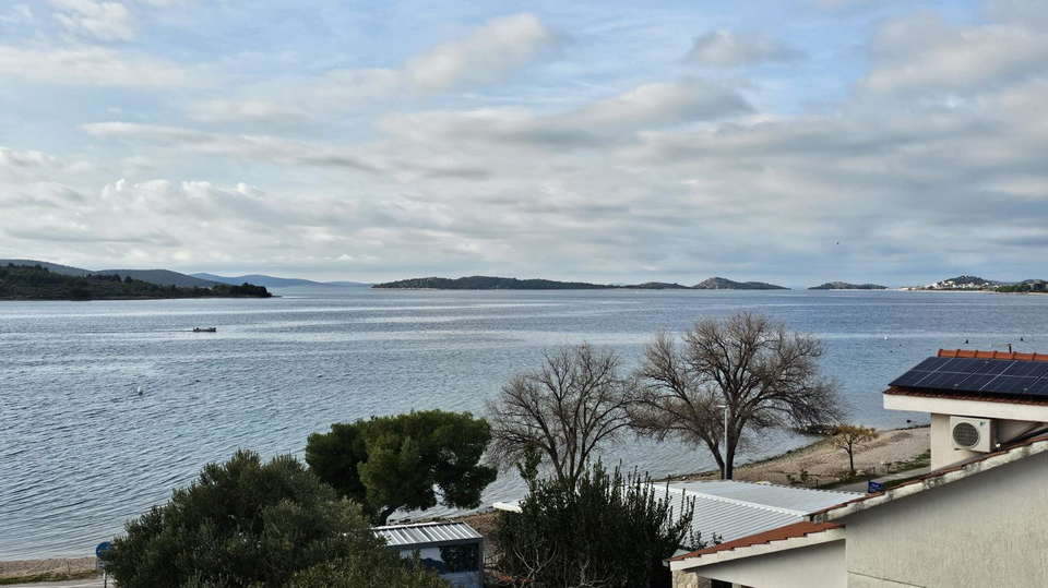 Luxuri&ouml;ses Penthouse mit Dachterrasse&comma; erste Meereslinie - Srima&comma; &Scaron;ibenik&excl;