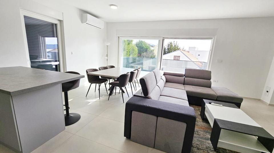 Luxuri&ouml;ses Penthouse mit Dachterrasse&comma; erste Meereslinie - Srima&comma; &Scaron;ibenik&excl;