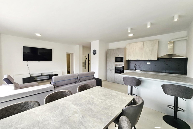 Luxuriöses Penthouse mit Dachterrasse, erste Meereslinie - Srima, Šibenik!