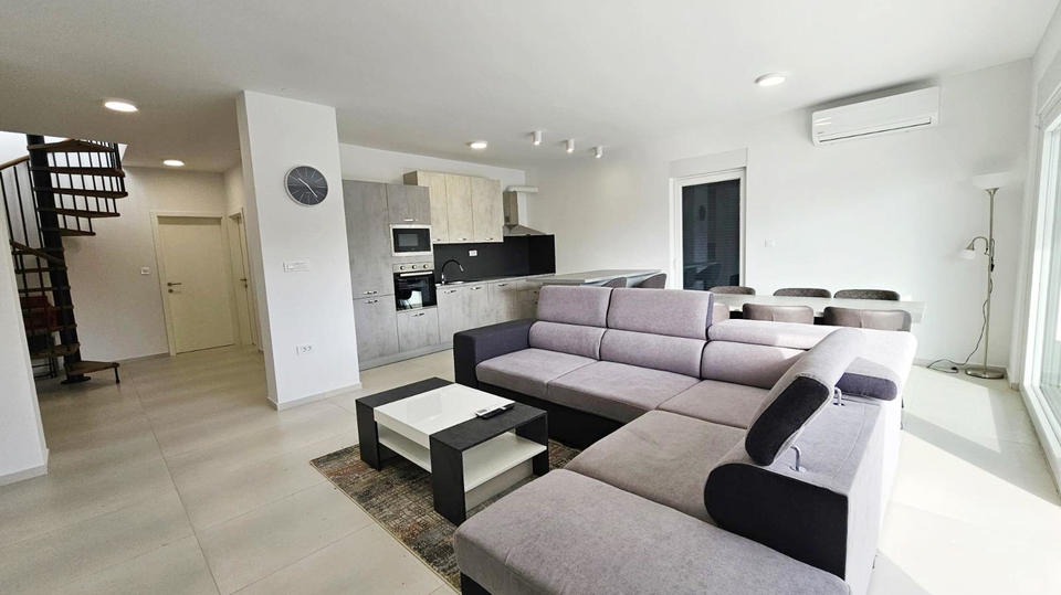 Luxuri&ouml;ses Penthouse mit Dachterrasse&comma; erste Meereslinie - Srima&comma; &Scaron;ibenik&excl;