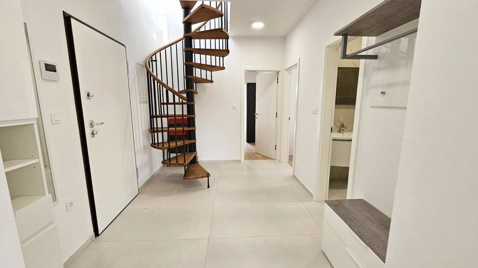 Luxuri&ouml;ses Penthouse mit Dachterrasse&comma; erste Meereslinie - Srima&comma; &Scaron;ibenik&excl;