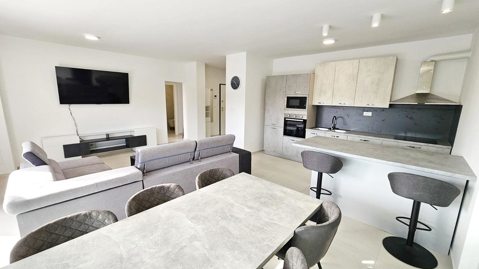 Luxuri&ouml;ses Penthouse mit Dachterrasse&comma; erste Meereslinie - Srima&comma; &Scaron;ibenik&excl;