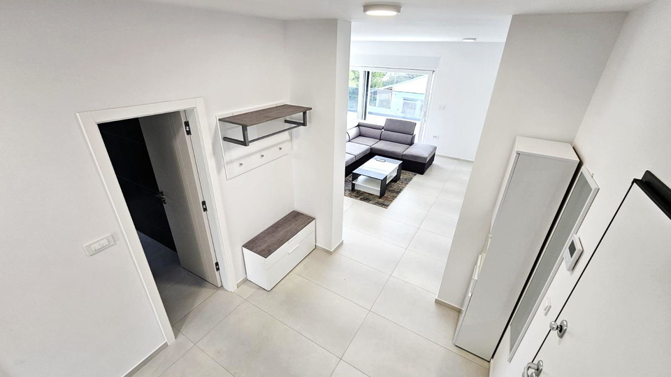 Luxuri&ouml;ses Penthouse mit Dachterrasse&comma; erste Meereslinie - Srima&comma; &Scaron;ibenik&excl;